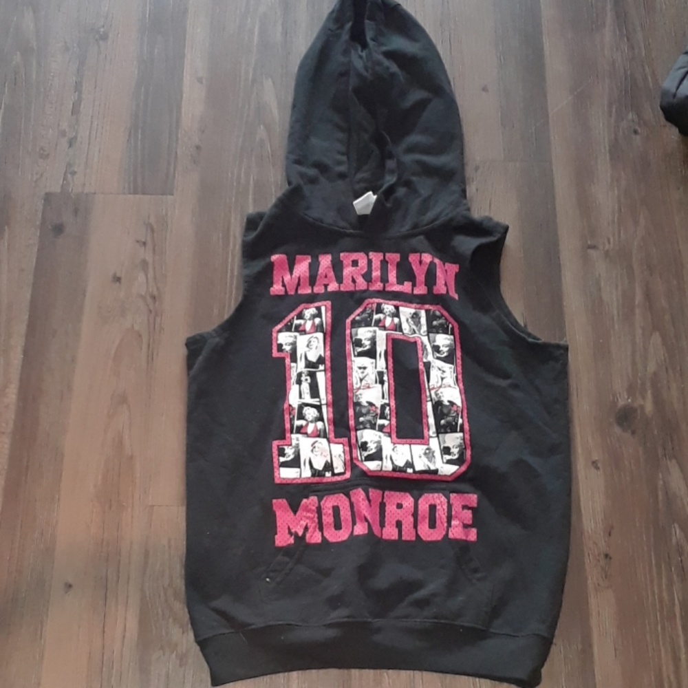 Sleeveless hoodie